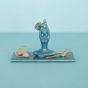 גרין קווין, חנות עיצוב הבית - מעמד לתכשיטים Asana פורצלן. מתקן לתכשיטים