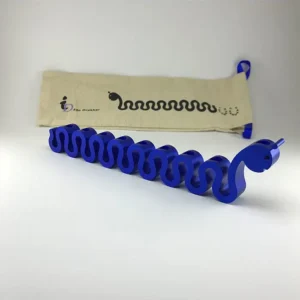 גרין קווין חנות מתנות: חנוכיה: זחל כחול. חנוכייה, חנוכיות מעוצבות, מתנה לחו"ל