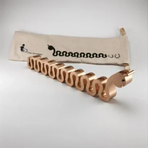 גרין קווין חנות מתנות: חנוכיה: זחל כחול. חנוכייה, חנוכיות מעוצבות, מתנה לחו"ל