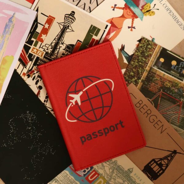 גרין קווין | חנות מתנות: כיסוי דרכון: צבע אדום. כיסויי דרכון, כיסויים לדרכונים