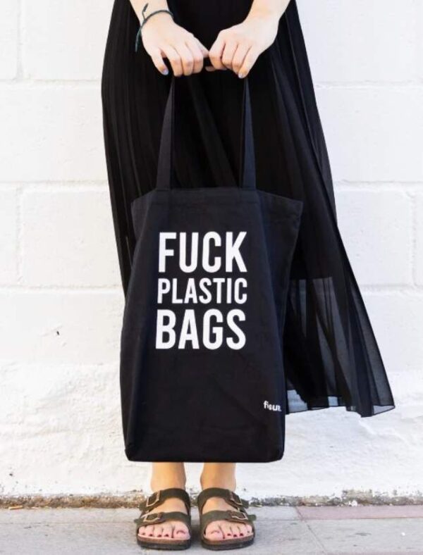 גרין קווין: תיק בד עם מסר לטובת איכות הסביבה Fuck Plastic Bags – שחור