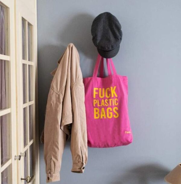 גרין קווין: תיק בד עם מסר לטובת איכות הסביבה Fuck Plastic Bags – ורוד