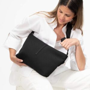 גרין קווין, מתנות ליום הולדת: תיק צד אקוניק בינוני