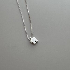 Green Queen | חנות מתנות: שרשרת כסף חי קוביה, איתי מלכה