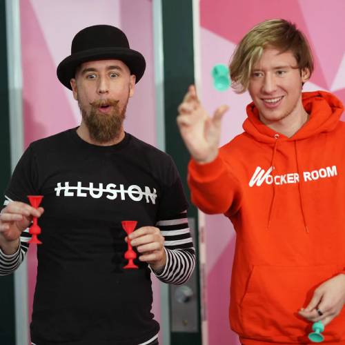 Green Queen: TOSSIT – תכלת ורוד