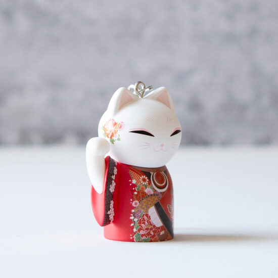 Maneki neko keychain kichi luck angle.jpg