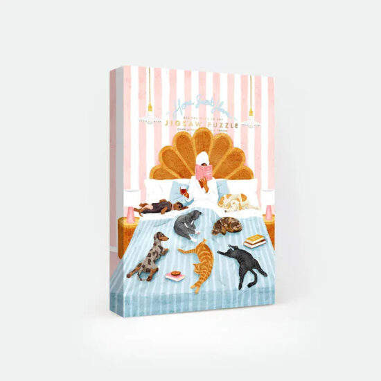 גרין קווין חנות מתנות ועיצוב: פאזל 1000 חלקים Home Sweet Home מבית Caspari - איור חתולים וכלבים על מיטה