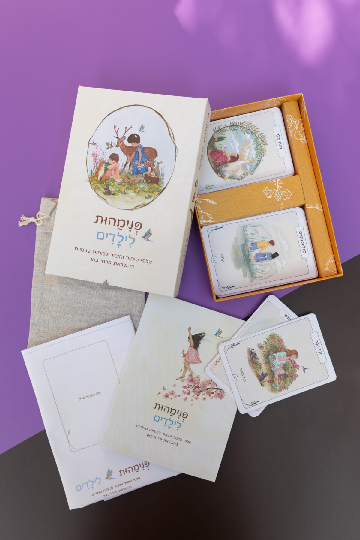 גרין קווין חנות מתנות ועיצוב: ערכת קלפי פנימהות לילדים עם קלפים, מפת התבוננות ושקית בד